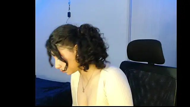 Snapshot of Ivonnybonn chatting on October 26, 2025, 6:25 am Ivonnybonn online show from October 26, 2025, 6:25 am