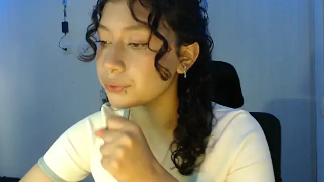 Snapshot of Ivonnybonn chatting on October 24, 2025, 3:22 pm Ivonnybonn online show from October 24, 2025, 3:22 pm