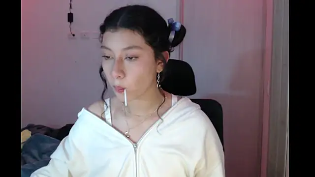 Snapshot of Ivonnybonn chatting on November 26, 2025, 7:19 am Ivonnybonn online show from November 26, 2025, 7:19 am