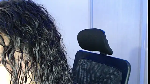 Snapshot of Ivonnybonn chatting on October 17, 2025, 10:22 pm Ivonnybonn online show from October 17, 2025, 10:22 pm