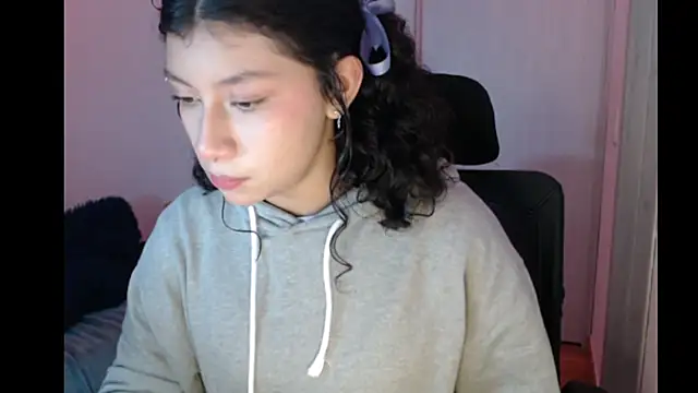 Snapshot of Ivonnybonn chatting on November 21, 2025, 6:23 am Ivonnybonn online show from November 21, 2025, 6:23 am