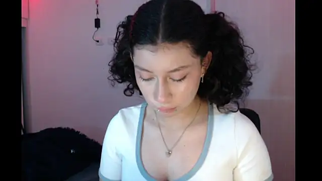 Snapshot of Ivonnybonn chatting on November 12, 2025, 5:44 am Ivonnybonn online show from November 12, 2025, 5:44 am