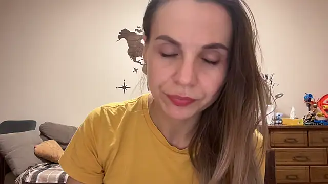 AnnieLove7722 online show from October 29, 2025, 9:47 pm