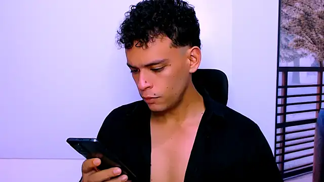 Snapshot of DominicBlazze chatting on October 7, 2025, 7:15 pm DominicBlazze online show from October 7, 2025, 7:15 pm