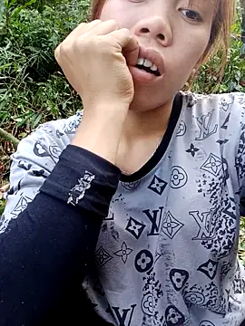 nhinhi-sexy online show from October 28, 2025, 5:29 am