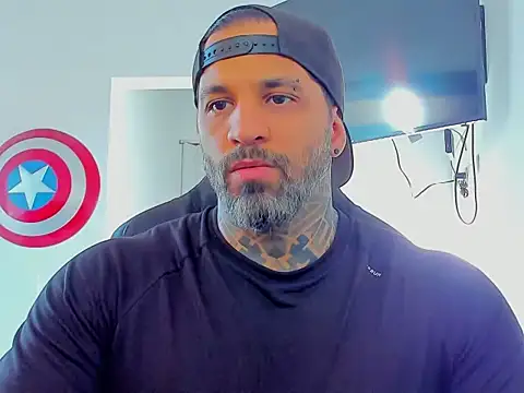 JoshRigby online show from November 5, 2025, 9:40 pm