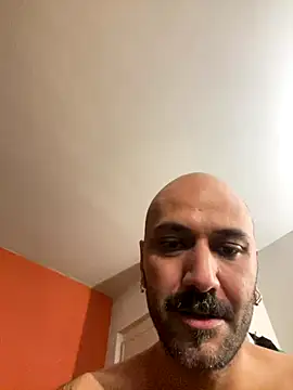 Snapshot of OgledVessel chatting on October 8, 2025, 12:56 am OgledVessel online show from October 8, 2025, 12:56 am