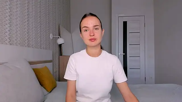 LilMary  online show from November 4, 2025, 6:39 am