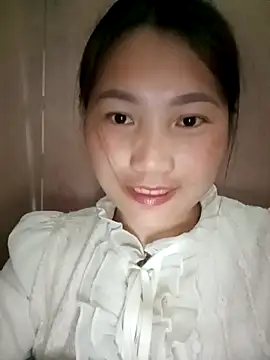 min-xinh online show from November 18, 2025, 7:00 am