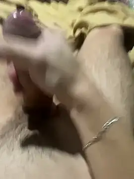 AlbertoRuiz086 online show from April 15, 2026, 5:46 am