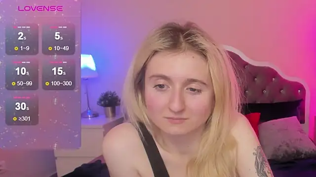 Snapshot of CamillaDreamer chatting on November 25, 2025, 2:39 pm CamillaDreamer online show from November 25, 2025, 2:39 pm