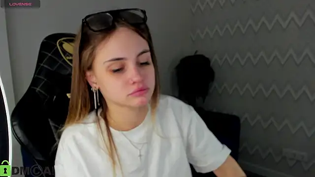 KarinaBroks online show from November 4, 2025, 8:34 pm