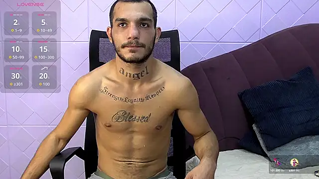 Snapshot of JacksonBee chatting on October 15, 2025, 4:48 pm JacksonBee online show from October 15, 2025, 4:48 pm