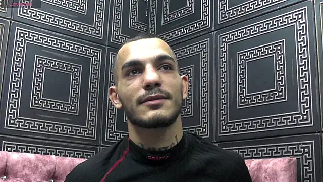 Snapshot of JacksonBee chatting on October 20, 2025, 5:57 pm JacksonBee online show from October 20, 2025, 5:57 pm