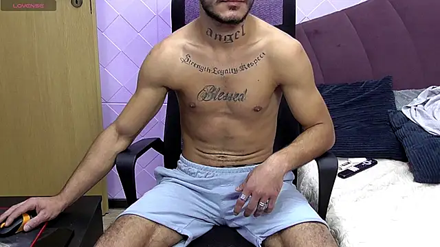 Snapshot of JacksonBee chatting on October 16, 2025, 4:59 pm JacksonBee online show from October 16, 2025, 4:59 pm