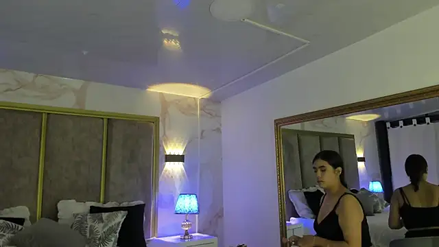 Snapshot of AmelieSilver chatting on October 4, 2025, 3:30 am AmelieSilver online show from October 4, 2025, 3:30 am
