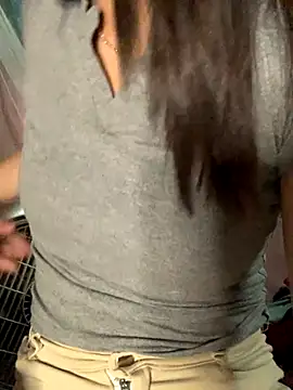 Snapshot of Lin98-pusy chatting on October 22, 2025, 5:29 am Lin98-pusy online show from October 22, 2025, 5:29 am