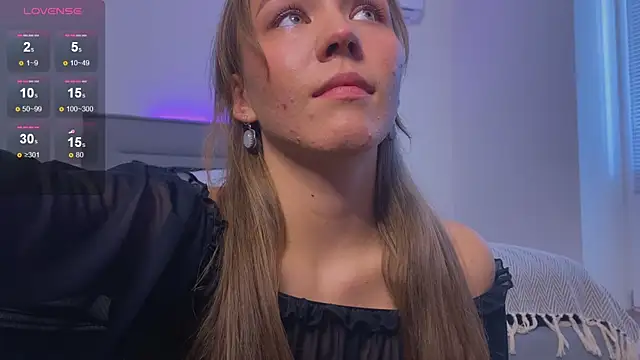 Snapshot of Sienna_Mi_ chatting on October 15, 2025, 9:28 am Sienna Mi online show from October 15, 2025, 9:28 am