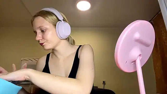 xX Looola Xx online show from October 18, 2025, 5:26 pm