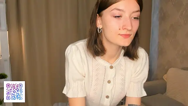 Snapshot of AnnaleeJennie chatting on September 27, 2025, 4:07 am AnnaleeJennie online show from September 27, 2025, 4:07 am