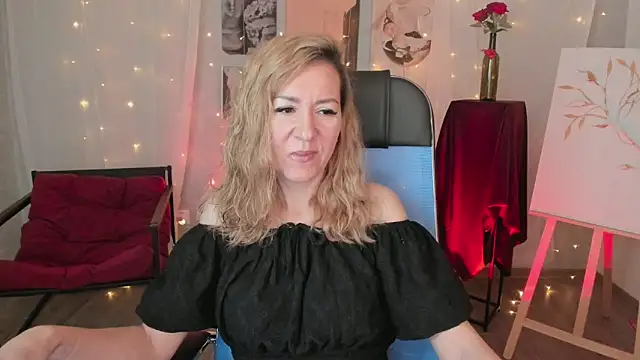 Snapshot of DonnaSmitth chatting on March 9, 2026, 6:55 pm DonnaSmitth online show from March 9, 2026, 6:55 pm