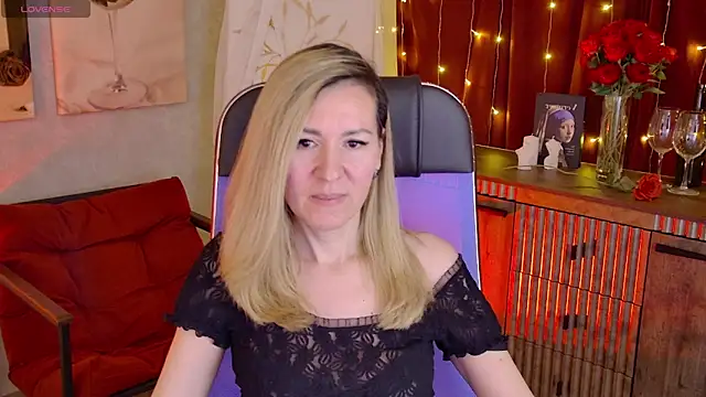 Snapshot of DonnaSmitth chatting on April 23, 2026, 7:04 pm DonnaSmitth online show from April 23, 2026, 7:04 pm