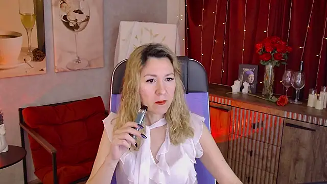 Snapshot of DonnaSmitth chatting on April 24, 2026, 6:54 pm DonnaSmitth online show from April 24, 2026, 6:54 pm