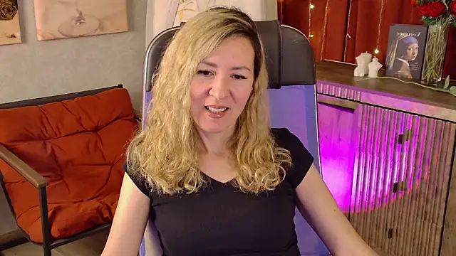Snapshot of DonnaSmitth chatting on May 26, 2026, 6:39 pm DonnaSmitth online show from May 26, 2026, 6:39 pm