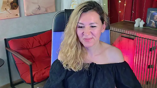 Snapshot of DonnaSmitth chatting on May 19, 2026, 1:56 am DonnaSmitth online show from May 19, 2026, 1:56 am