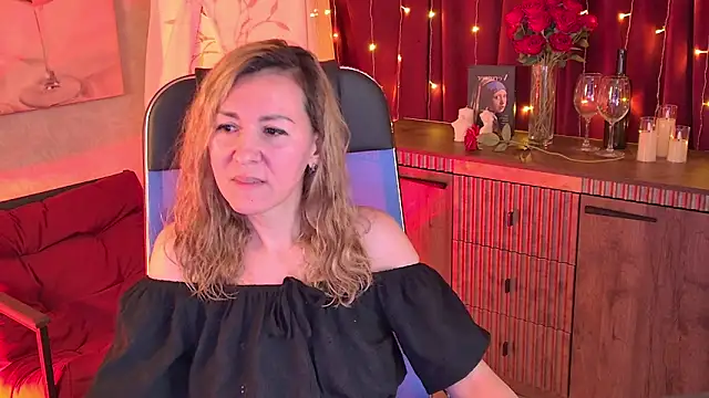 Snapshot of DonnaSmitth chatting on April 7, 2026, 6:54 pm DonnaSmitth online show from April 7, 2026, 6:54 pm