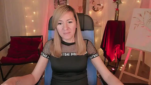 Snapshot of DonnaSmitth chatting on March 3, 2026, 7:10 pm DonnaSmitth online show from March 3, 2026, 7:10 pm