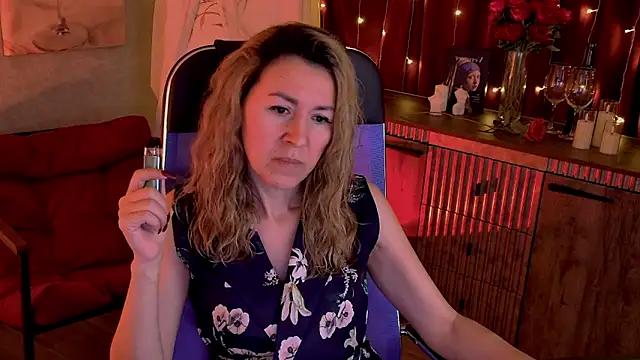 Snapshot of DonnaSmitth chatting on April 14, 2026, 7:08 pm DonnaSmitth online show from April 14, 2026, 7:08 pm