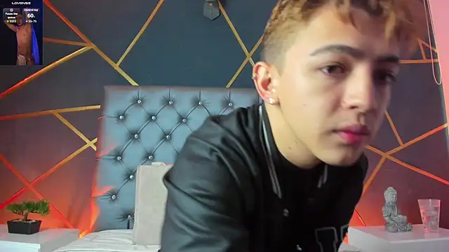 Lian Miller1  online show from October 28, 2025, 12:15 pm