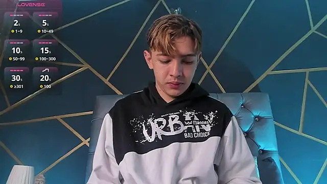 Lian Miller1  online show from April 3, 2026, 12:55 pm