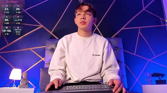 Lian Miller1  online show from February 26, 2026, 12:16 pm