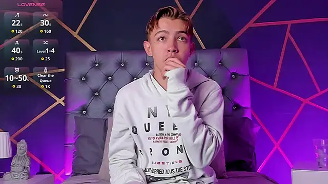 Lian Miller1  online show from March 30, 2026, 12:28 pm