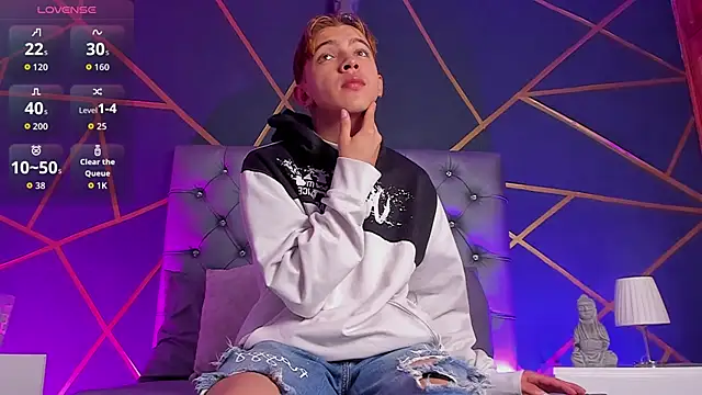 Lian Miller1  online show from March 28, 2026, 12:39 pm