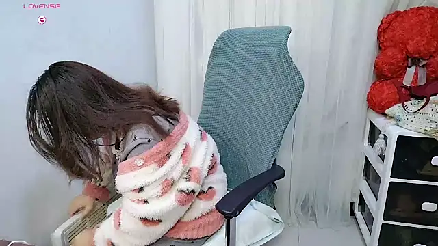 NEWONETO online show from October 22, 2025, 3:33 pm