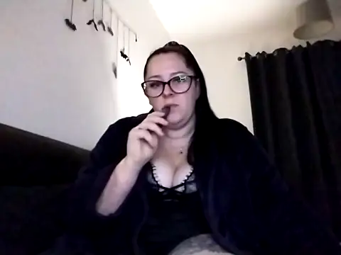 Snapshot of CuteLacexx chatting on October 17, 2025, 8:21 pm CuteLacexx online show from October 17, 2025, 8:21 pm