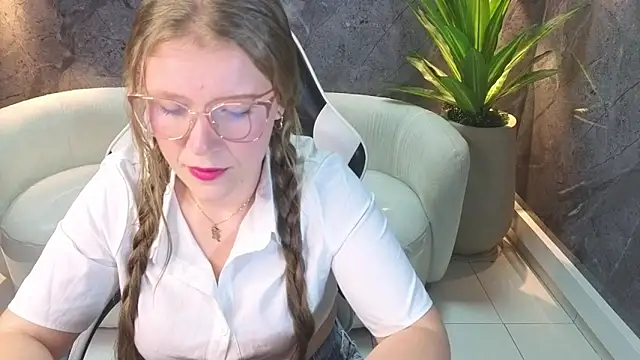 Snapshot of carla_tp chatting on October 9, 2025, 7:58 pm carla tp online show from October 9, 2025, 7:58 pm