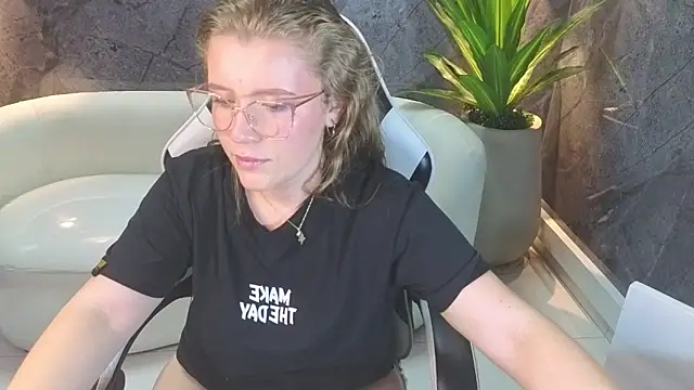 Snapshot of carla_tp chatting on October 10, 2025, 1:01 pm carla tp online show from October 10, 2025, 1:01 pm