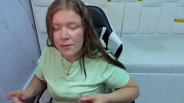 Snapshot of carla_tp chatting on November 19, 2025, 1:44 pm carla tp online show from November 19, 2025, 1:44 pm