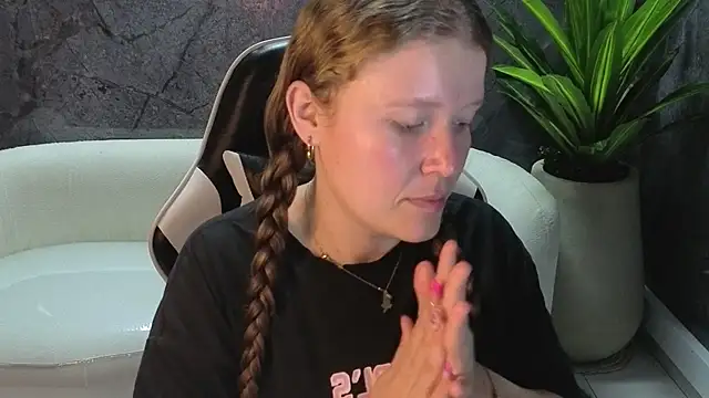 Snapshot of carla_tp chatting on October 27, 2025, 12:39 pm carla tp online show from October 27, 2025, 12:39 pm