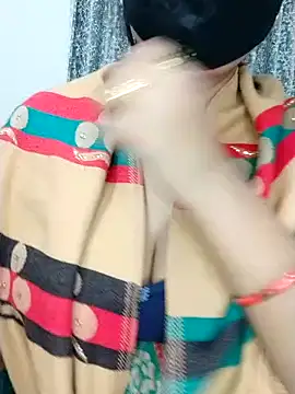 CrazyCuddle online show from December 1, 2025, 9:15 pm