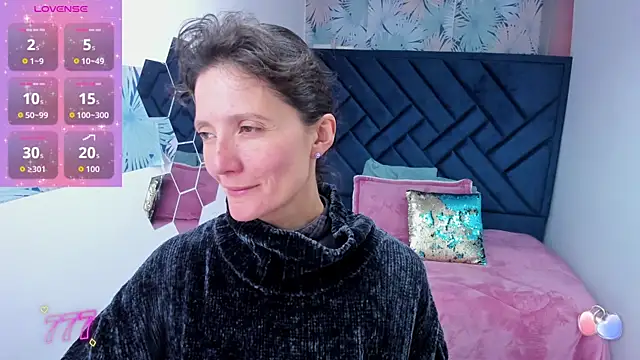 Snapshot of Valery_More__ chatting on April 25, 2026, 2:25 pm Valery More online show from April 25, 2026, 2:25 pm