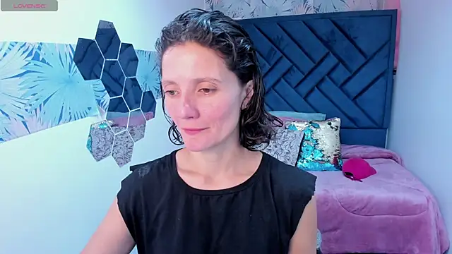 Snapshot of Valery_More__ chatting on May 7, 2026, 1:14 pm Valery More online show from May 7, 2026, 1:14 pm