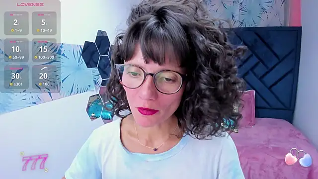 Snapshot of Valery_More__ chatting on April 29, 2026, 5:30 pm Valery More online show from April 29, 2026, 5:30 pm