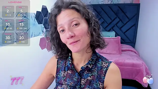 Snapshot of Valery_More__ chatting on May 1, 2026, 12:32 pm Valery More online show from May 1, 2026, 12:32 pm