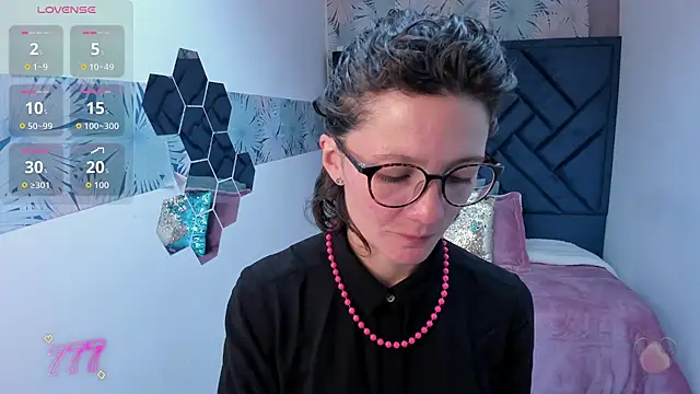 Snapshot of Valery_More__ chatting on May 25, 2026, 11:42 am Valery More online show from May 25, 2026, 11:42 am