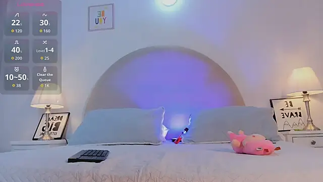 charlotte  queen online show from October 29, 2025, 12:48 pm